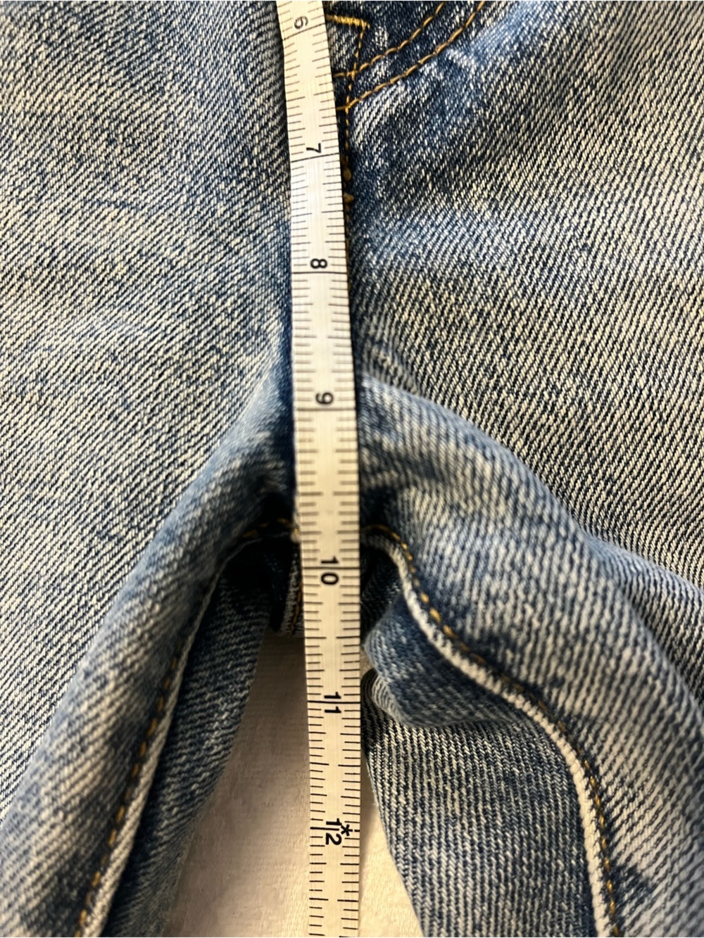 Levi's Distressed Light Blue Ripped Jeans - Picture 6 of 7